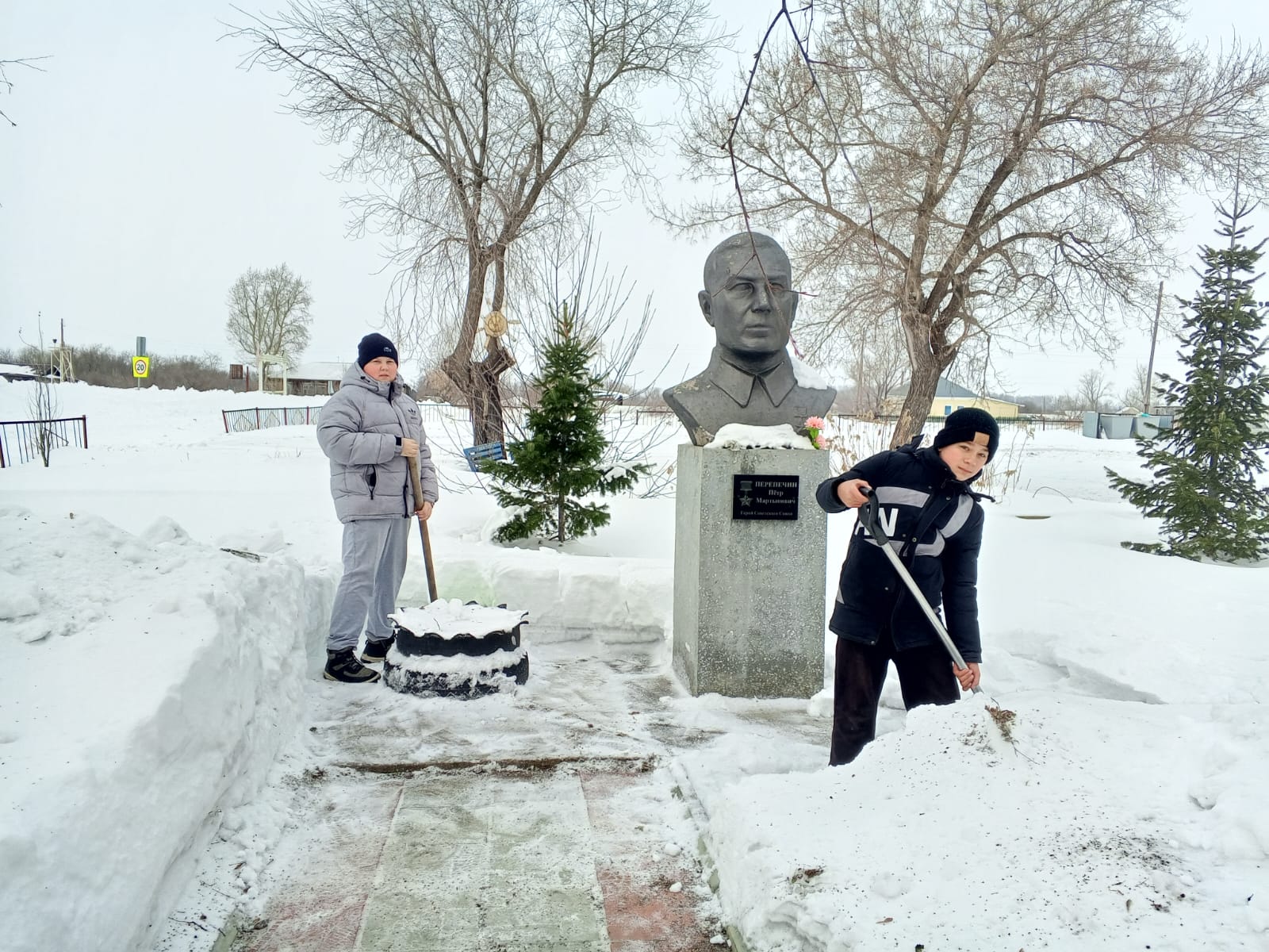 Вахта Памяти - традиционное дело учащихся школы.